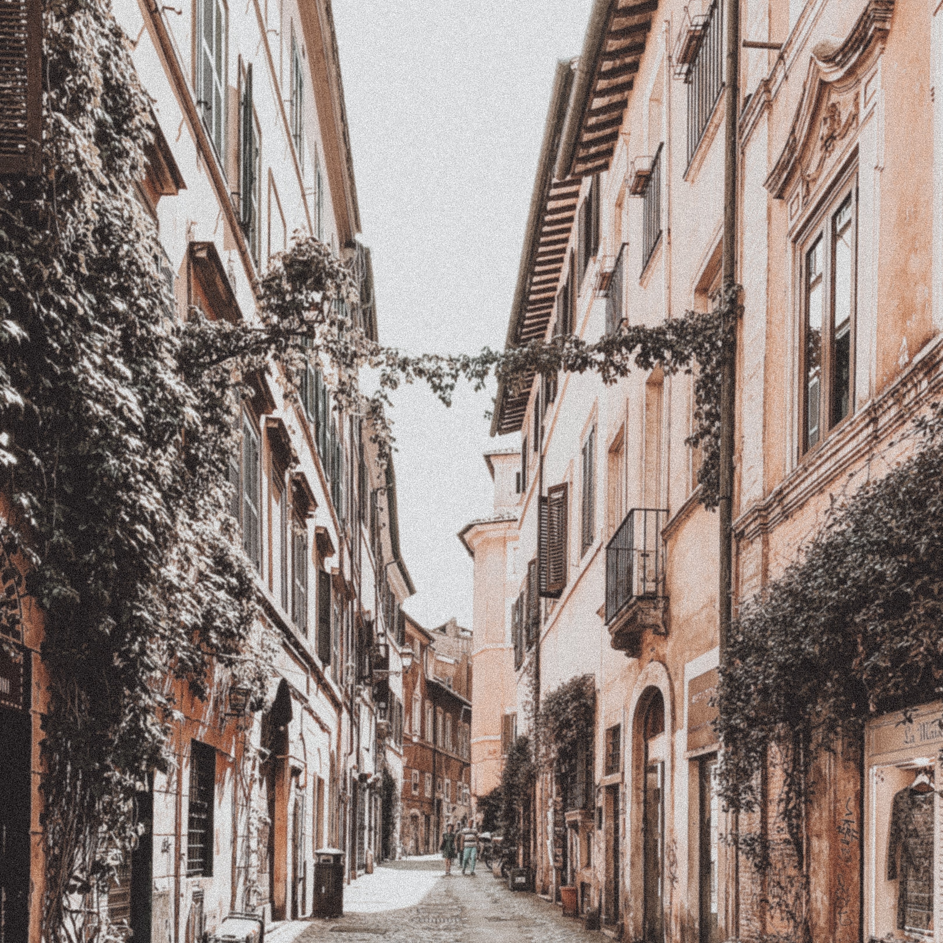 italienische Gasse in einem Bergdorf in Vintage Optik